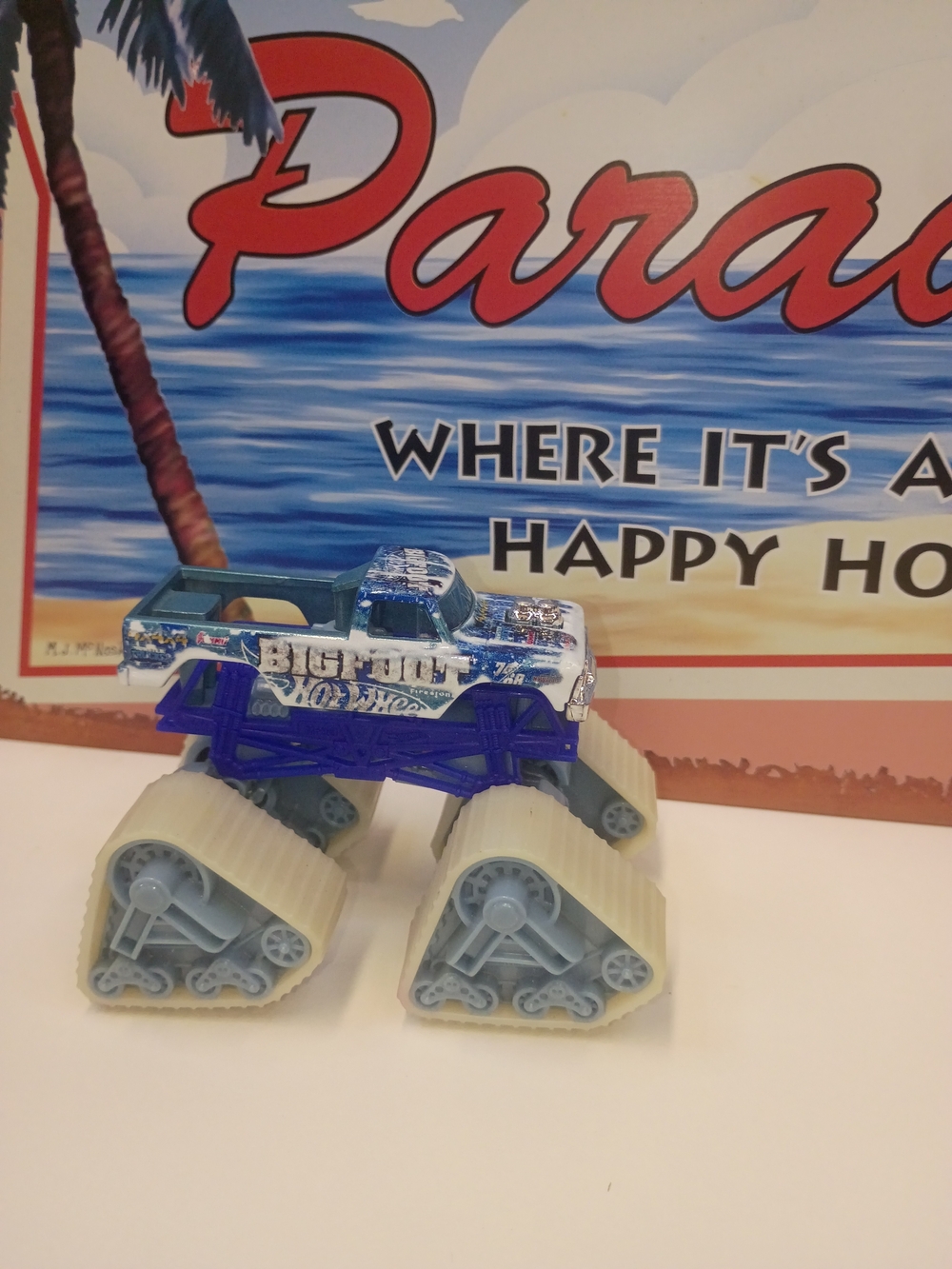 Hot Wheels Blue White Twisted Treadz Bigfoot 1:64 Scale Diecast